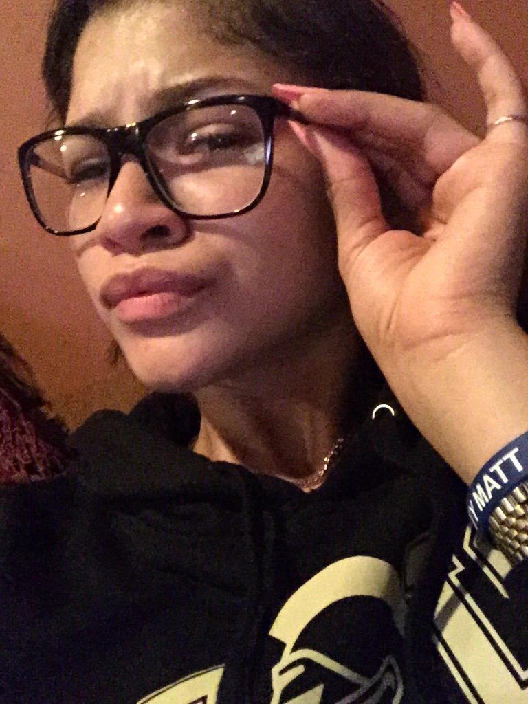 Zendaya's tweet image. @Manstagram_ that awkward moment when this tweet is irrelevant cause she's slaying both ways #wannaborrowmyglasses