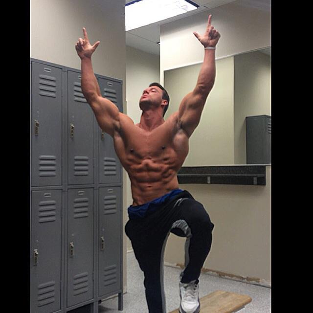BlakeFarley_CK's tweet photo. THAT feeling... when the beat drops !😎🎶🎵🎼🎧 http://t.co/XFcblWaRIB