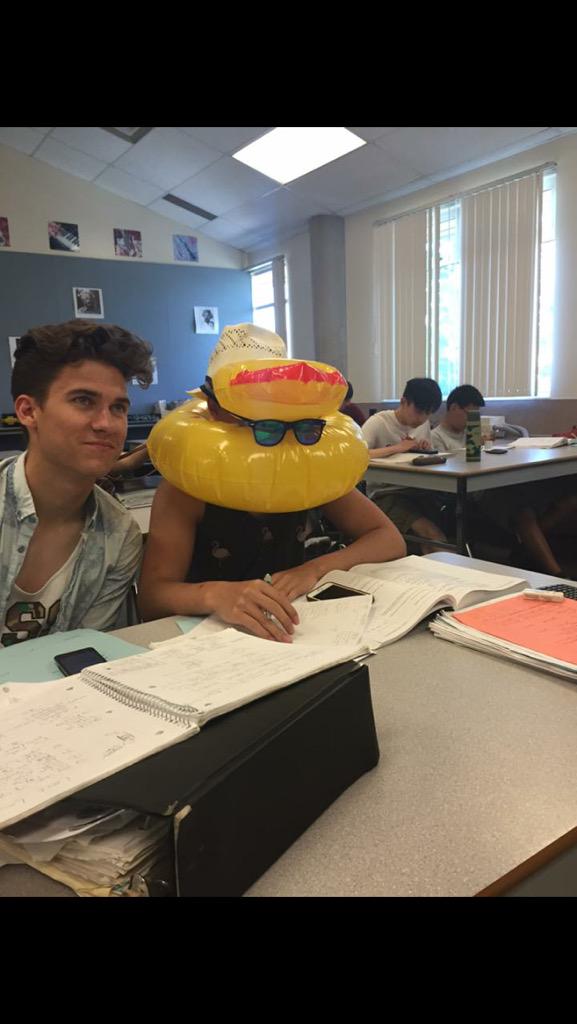 kirstynndecicco's tweet photo. When there's 4 days of highschool left and U just http://t.co/2H03XQzgMi