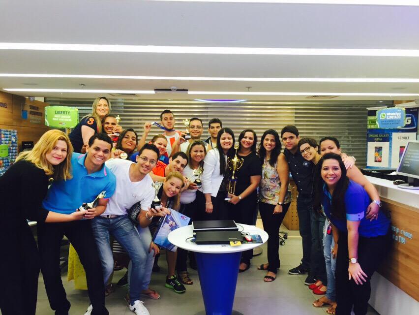 BethZerra's tweet photo. Super café da manhã. Equipe que entrega todas as metas. 789 pós. Power Plaza. 👊👊👊@PremiumBR  @lcorreatim @TIMBrasil http://t.co/7iUnMEtmcg