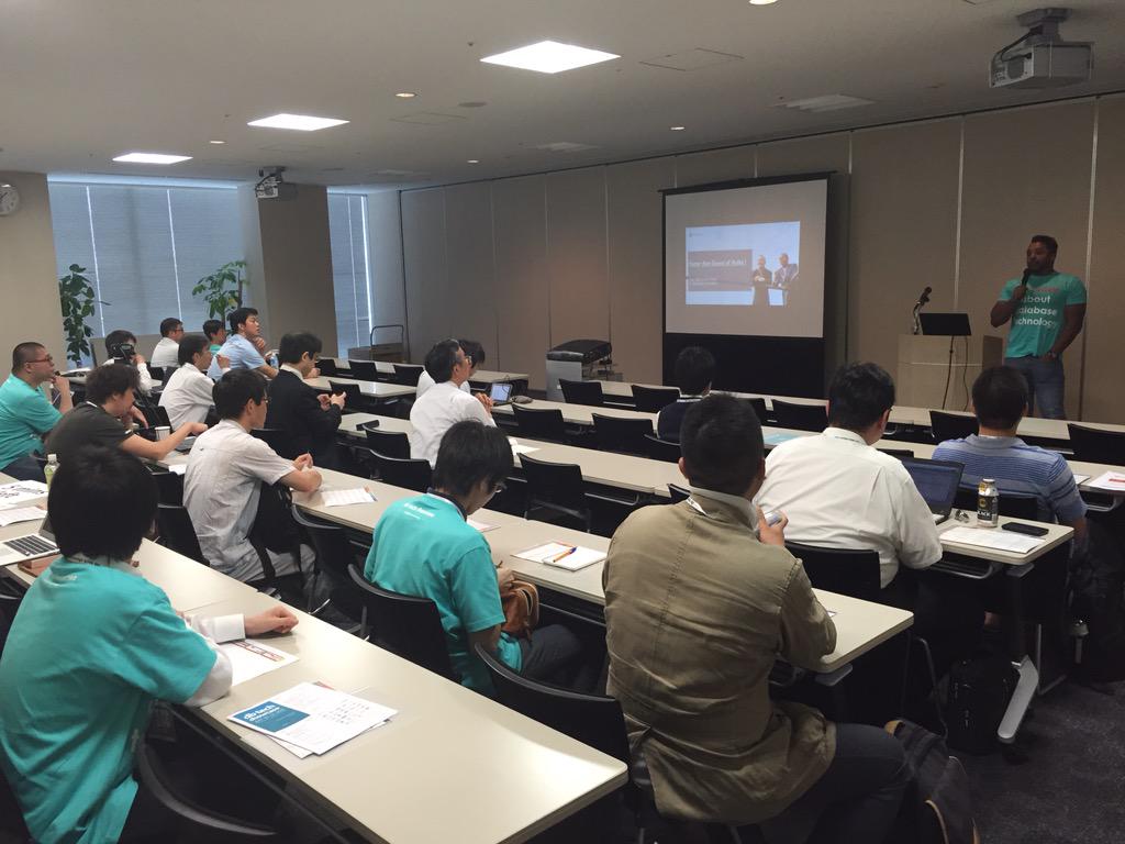 mcflyamorim's tweet image. Now it is Luan&apos;s time, go go go... #Tokyo #DbTechShowCase #PythianLife