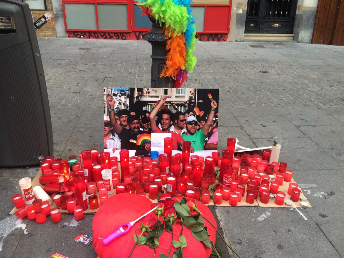 Amanece Chueca con Pedro Zerolo en el recuerdo. Gracias por luchar por la libertad. Gracias, activista.