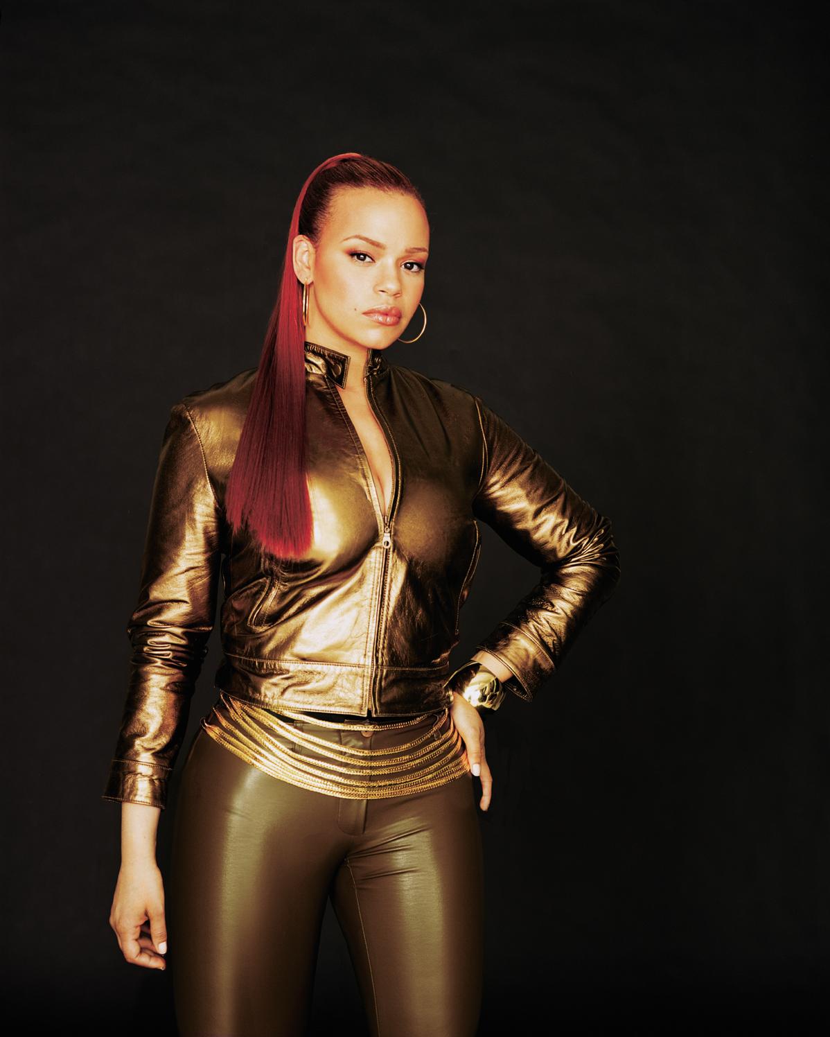 Happy Birthday to Faith Evans, who turns 42 today! 