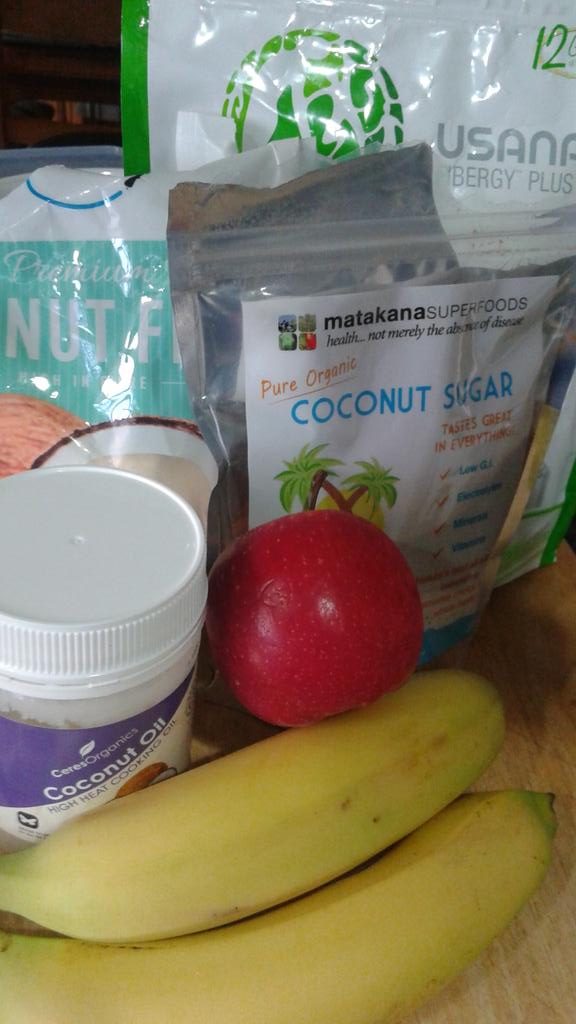 RozMcNeill's tweet photo. This is my new favourite snack. Absolutely delicious. Vegan banana loaf. #cleaneats #vegan http://t.co/FRkWMhR5Tb