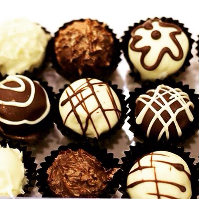 starhillcstudio's tweet photo. Handmade #chocolatetruffles made by our guests with #chefchalit #Delicious #gorgeous #perfectgift http://t.co/PEWfOJGmO1