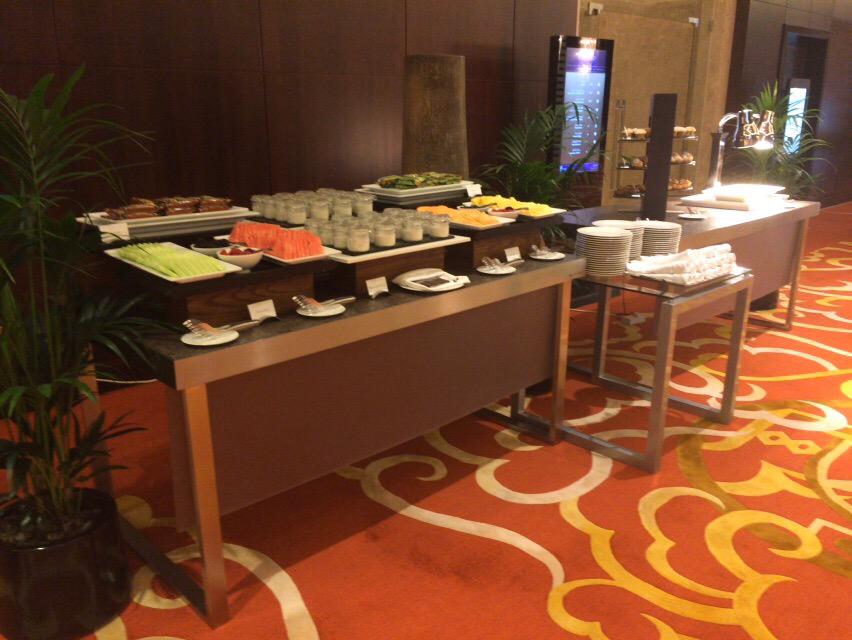 TelchefTerry's tweet photo. Breakfast #LUXCON15 http://t.co/PTDFAMrM9V