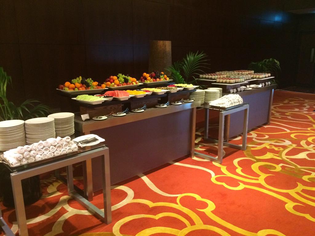 TelchefTerry's tweet photo. Breakfast #LUXCON15 http://t.co/PTDFAMrM9V