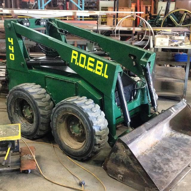 Otherbots's tweet image. Meet R.O.E.B.L. 440 Remote Operated Electric Bucket Loader #robotloader #roebl Follow @justingraywrx to see MORE AW…