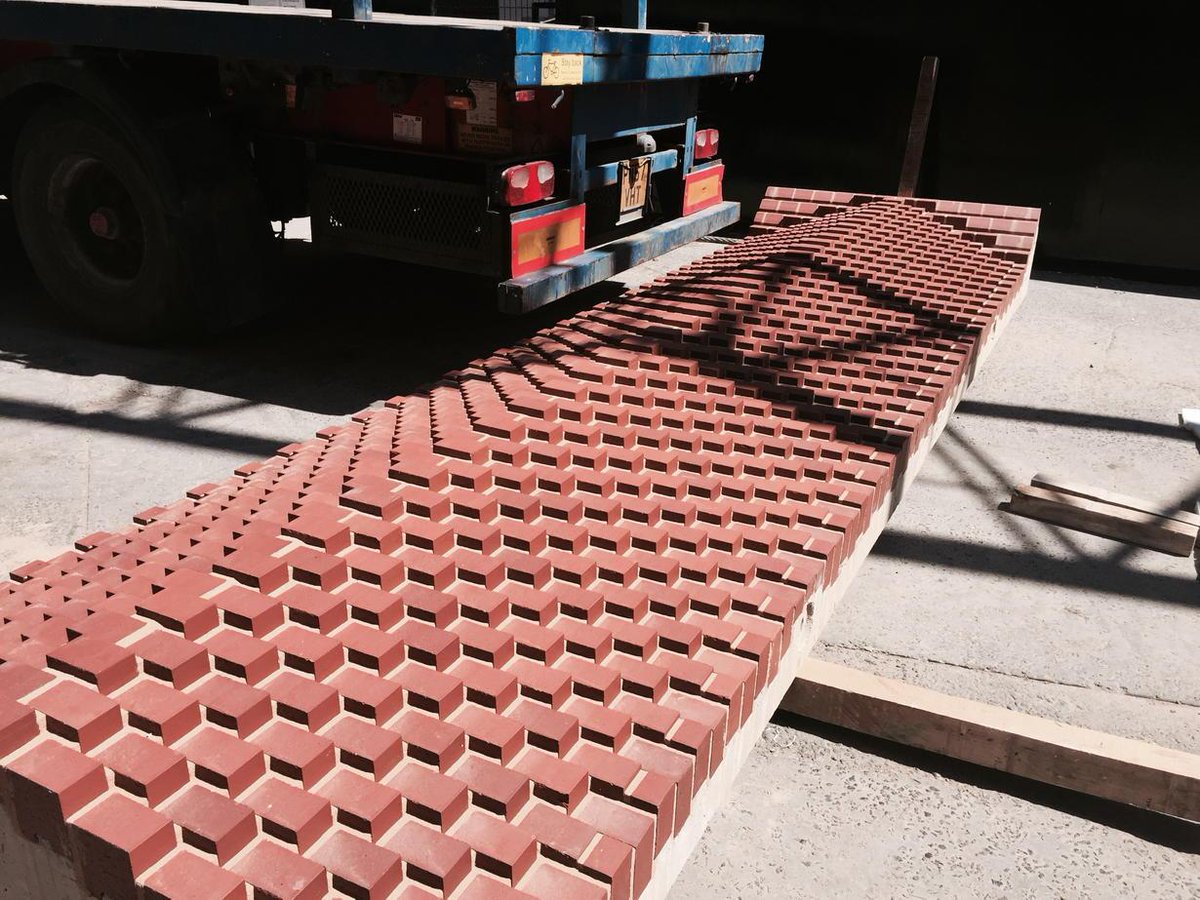 RARealEstateUK's tweet photo. Cladding panels arriving @VGLeeds  by @Hammersonplc #amazing http://t.co/iKcQhy7HmZ