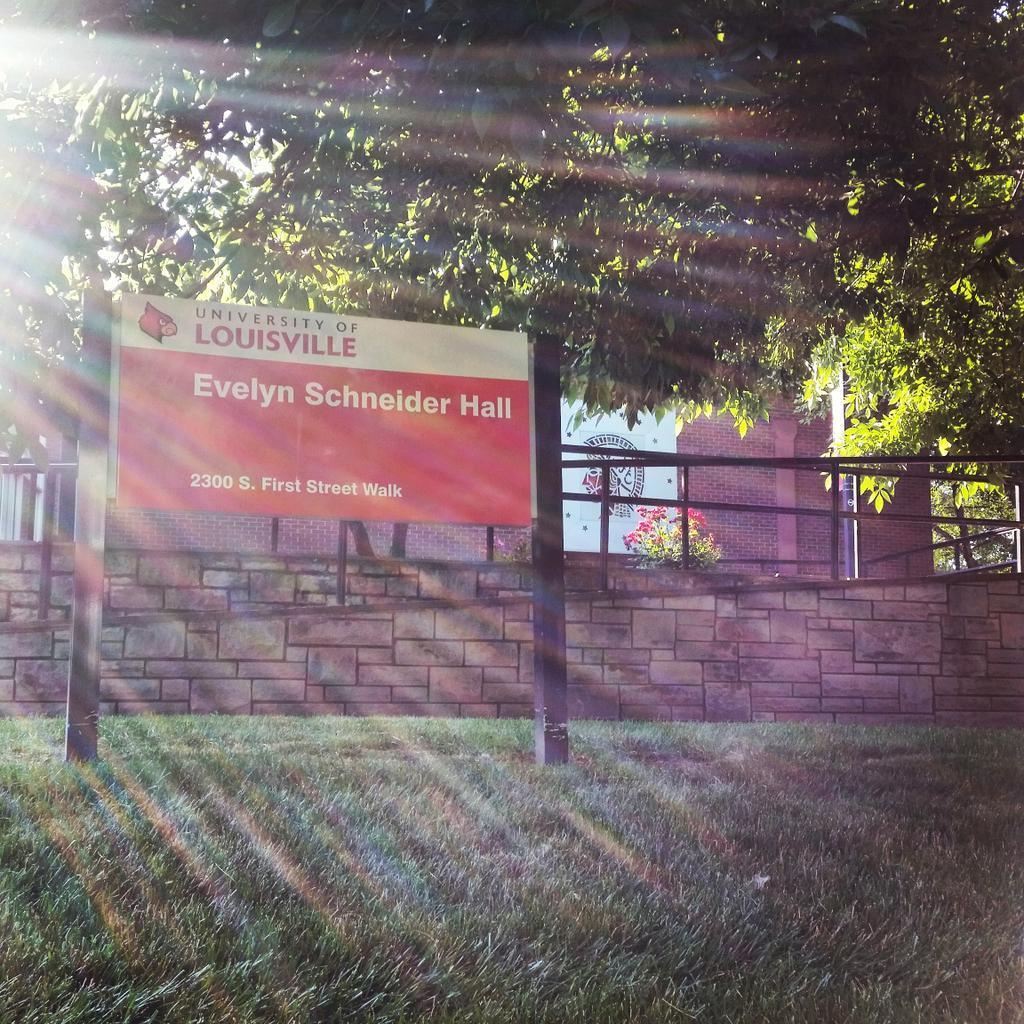 aigalou's tweet image. Up bright &amp;amp; early for the @HiteArt panel discussion 'Educating the Designer for 2020 and Beyond' at #UofL! #AIGALouDW