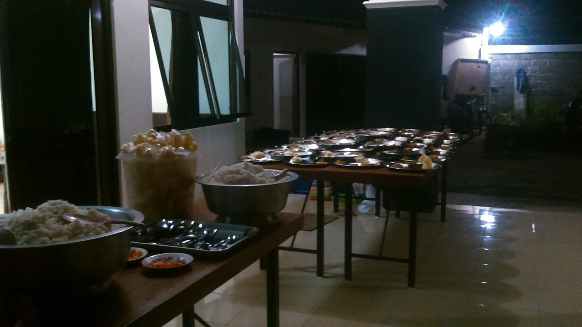 Dinner hari ke 3 dikampus kulonprogo :) #latepost @gempabumi2015