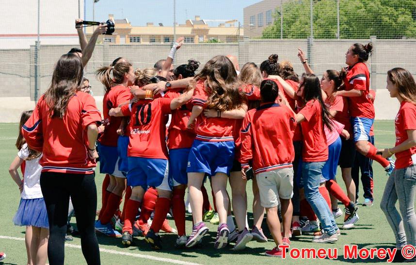 Patri8Guijarro's tweet photo. Una nueva etapa en mi vida pero ellas han sido el pilar de todo esto. Queda todo dicho jabatas: GRACIAS FAMILIA. http://t.co/OkuwO7sPJy