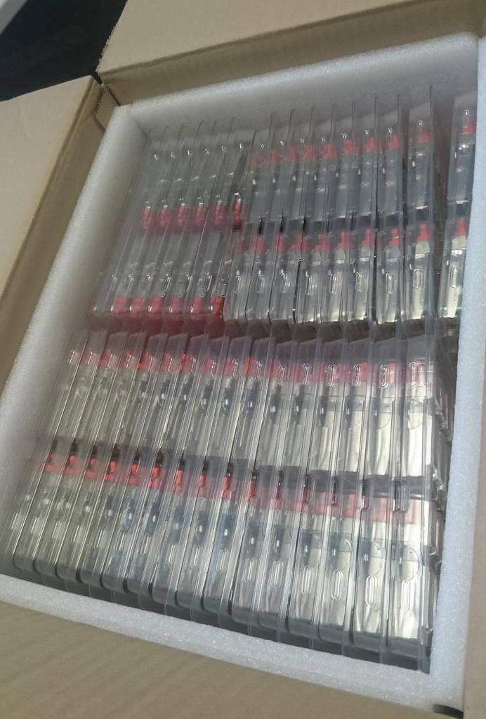 UnNetworkedMole's tweet photo. What does a box of 300 odd SFPs look like? This! @flexOptix http://t.co/GiOR7mIUty