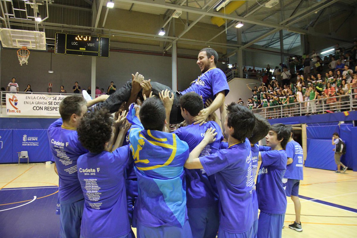MovistarEstu's tweet photo. El @Estu_CadF se coronó en el DÍA DEL FEDERADO de la @FBMadrid >> http://t.co/p1N1Trkz44 http://t.co/fUUfLO51qx