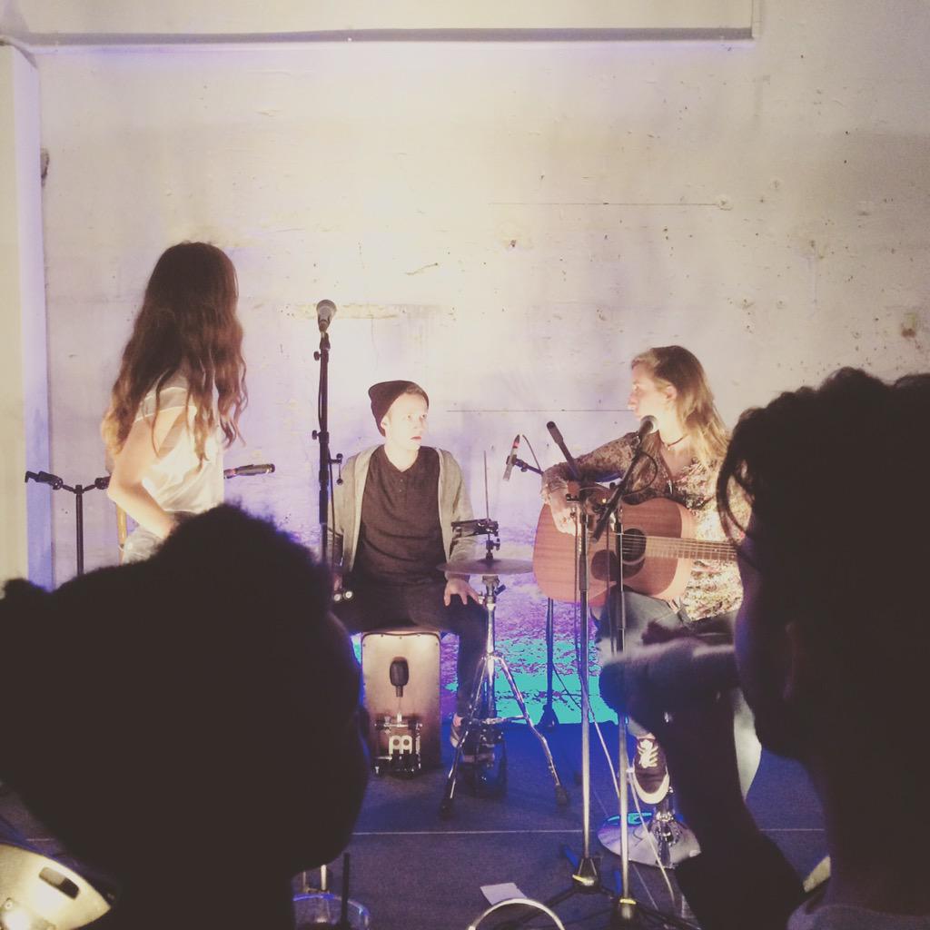 ShopeuZenCavale's tweet photo. Lancement hier soir de la Paris Music Week #2 dans le Marais >> 4 jours de concerts &amp; les potes 😎 #PMW15 http://t.co/EPZuuEIsgO