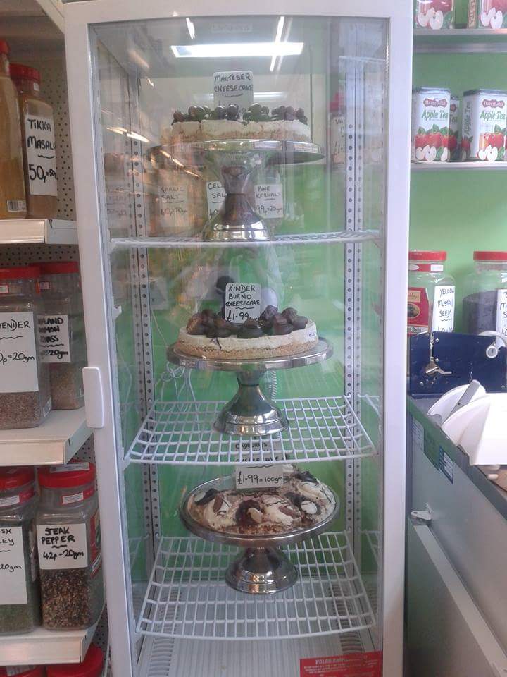 matthewscheese's tweet image. Kinder Bueno and Malteser Cheesecake in stock today. So tasty and our very own cream cheese is used to make them! 🍰