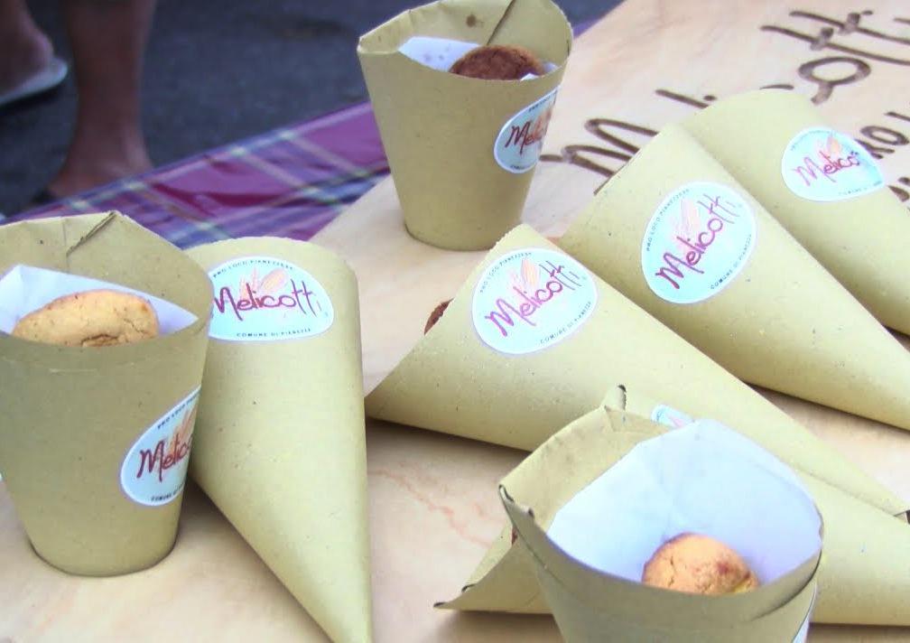 Piemontefoodit's tweet photo. Il 12-13-14 giugno a #Pianezza torna la IV^ Sagra dei Melicotti! Leggi la storia! http://t.co/eWxzI3sJZi #melicotti http://t.co/bzXlv5OVea