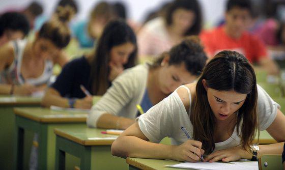 FLEAalmeria's tweet photo. El FLEA sobre ls dificultades del estudiantado en época de exámenes: http://t.co/aGlI1xNWEg ¡Mucha suerte a todos/as! http://t.co/GyfZ5d0sUG