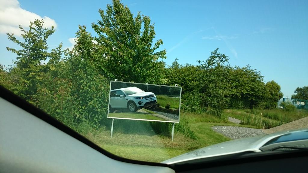 Its_A_Goodwin's tweet photo. Getting ready to film the @LandRoverUKPR Discovery Sport at the experience centre Halewood for @CarKeys_UK http://t.co/ec9trmpRgc