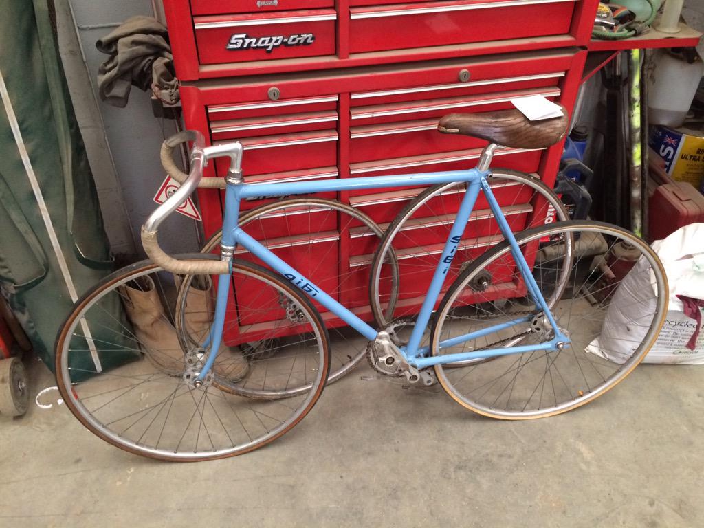 EdwardPointing's tweet image. Can you guys help me identify my new project #vintge#BrooksEngland #cycle #enjoyeverymile #vintagebikecave#blb