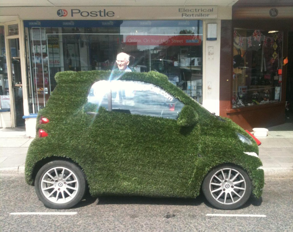 JBPostle_S_Ham's tweet photo. Such a nice day in Sheringham. People taking their lawn out for the day #Sheringham #easigrass #lawn http://t.co/HcLj6TDSFD