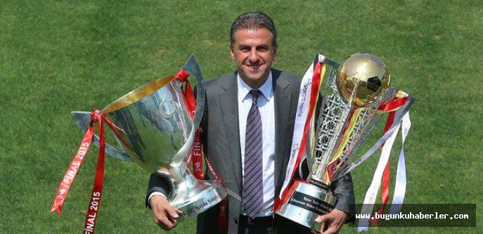 bugunkuhaberler's tweet image. Hamza Hamzaoğlu&apos;na 3 Yıllık Yeni Sözleşme dlvr.it/B94QDl #Spor