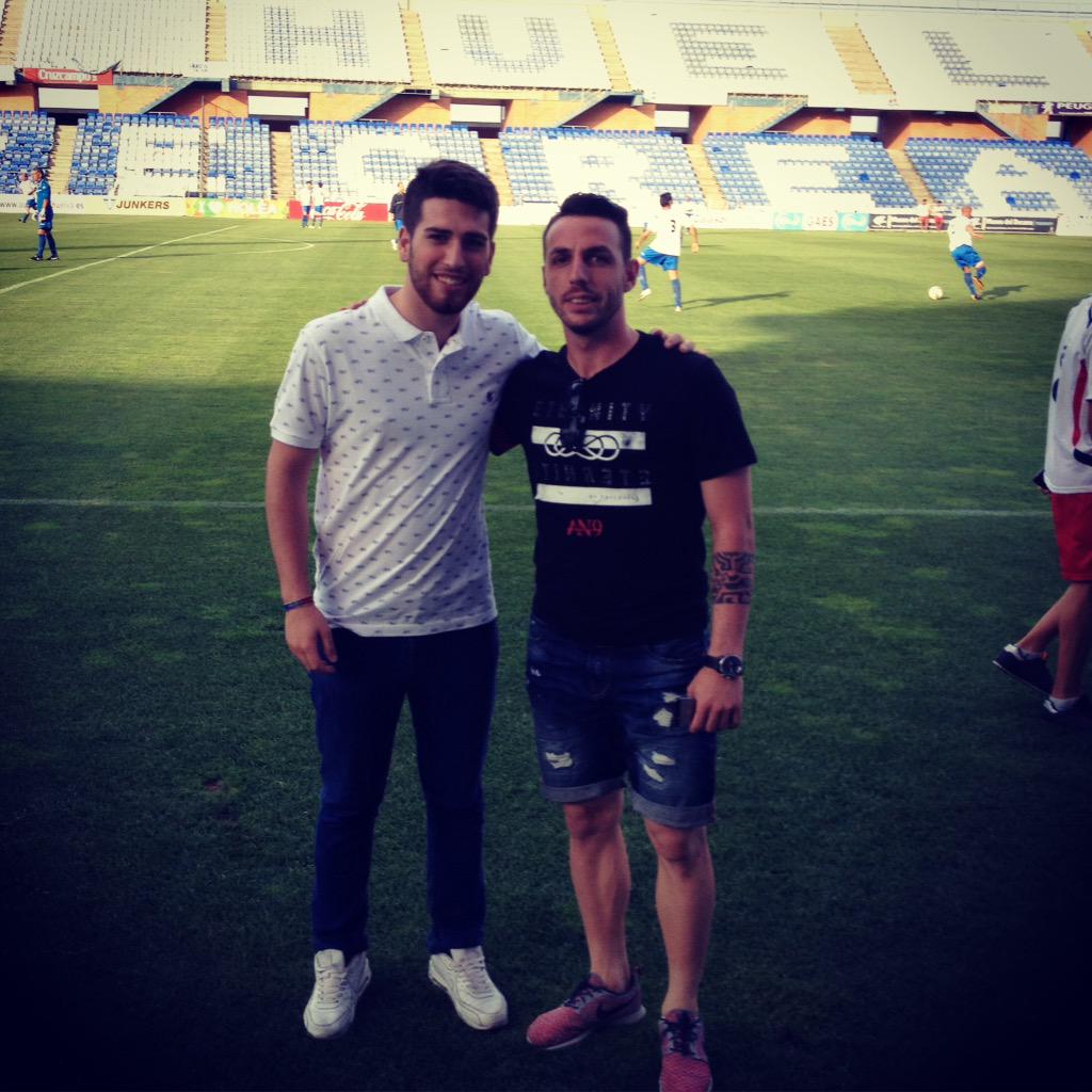 MarioDomin18's tweet photo. Partido benéfico #TodosConPrieto @rubengalvez93 @santisantisa10 @AntoMartin5 #JoseMari #Lirin http://t.co/iWhauPoxDm