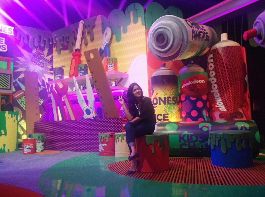 raisa6690's tweet photo. lucu amat ini Nickelodeon Kids Choice Award! warna warni di mana2.... http://t.co/irbjEhr6hf