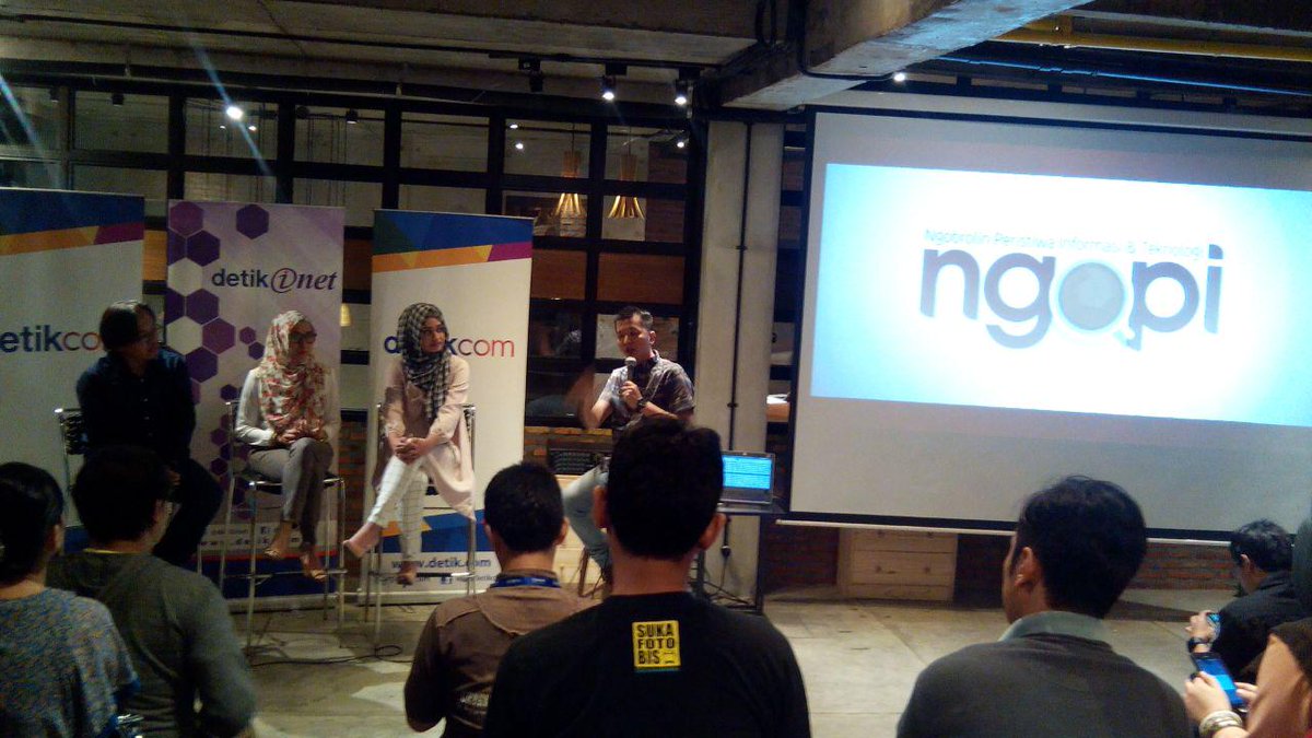 FajarFuzhu's tweet photo. 3 narasumber yang bisa memberikan inspirasi bagi kita di acara "ngopi" @detikinet. #NGOPInet http://t.co/kEGMD92wf1