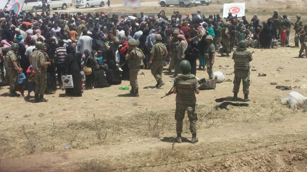 ShTlabyad's tweet photo. #نزوح_تل_أبيض
#Tal_Abyad_Displacement
تم والحمد لله دخول الدفعة الأولى ويقدرر العدد 1000 نازح .
معبر أبو زلة(الطويلة) http://t.co/GuEtpDVTLY