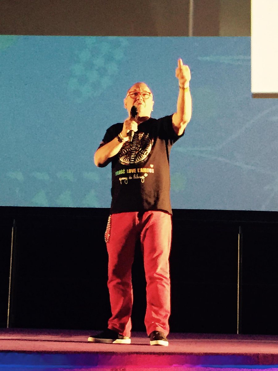 pietnik's tweet photo. Owsiak: jestem fanem tego kraju! Kurde kocham tego goscia #IAB2015 http://t.co/hkVFG5spwp