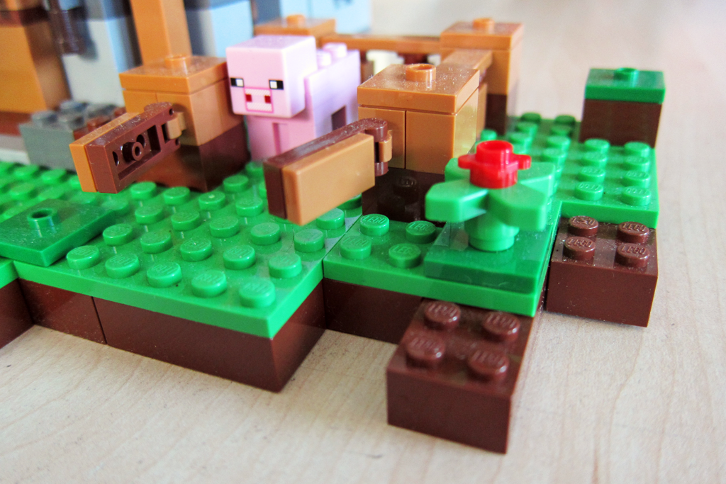 SpraoiSchool's tweet photo. We've got our hands on some #Minecraft #Lego here in the office. Time to play! http://t.co/kMGxFXMcSL