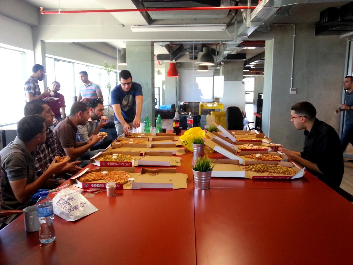 LifeAtYamsafer's tweet image. #Pizza always brings everyone together! Our new interns socializing with their teams over Lunch #excitingthingscoming