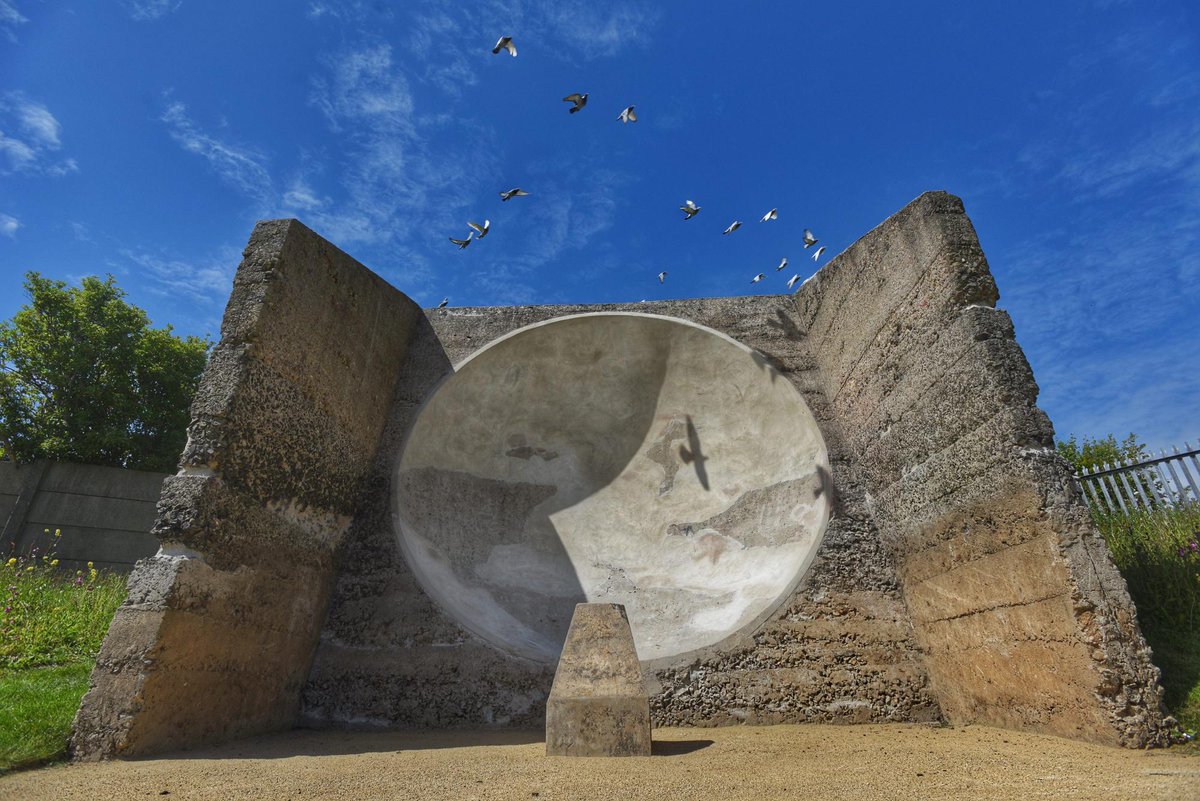 HistoricEngland's tweet photo. A WW1 Acoustic Mirror, which once warned of airship raids, has been gloriously restored. http://t.co/YSMDAdCdAR http://t.co/lYA3u5k3cK