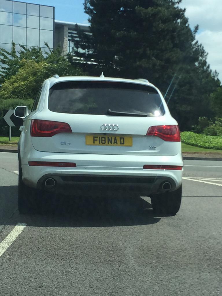 reportdriversuk's tweet photo. This clown doesn't deserve to be on the road. Bullying other drives in her Q7 #audi #baddriver http://t.co/YzvHiIes8n