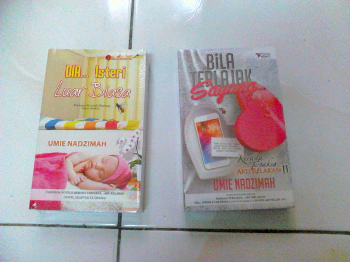 BisikanSyurga94's tweet photo. Finally I get bought 2 novel #DiaIsteriLuarBiasa #Raden #DewiYusra & #BilaTerlajakSayang #KTAR2 #AbgZen #Indah td :D http://t.co/5bqFUoGjZE