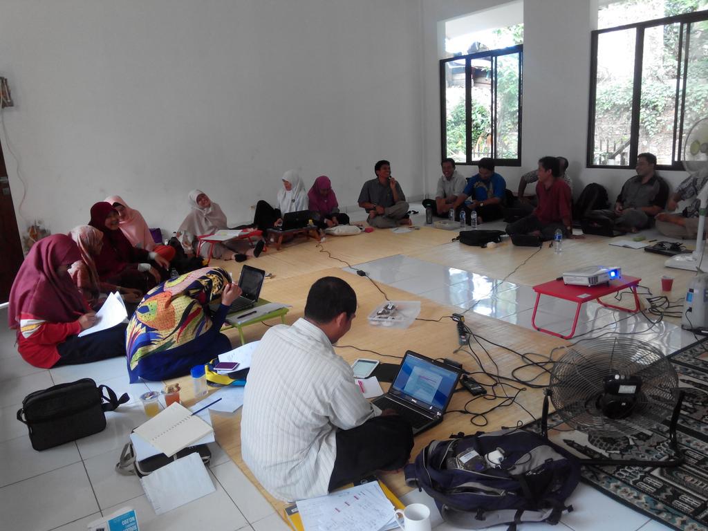SekolahAlamID's tweet photo. The Coordination Meeting of Leaders. Reports in this ACademic year; BOD, HRD,PM,Principals&amp;UPT. @hudori_az (M) http://t.co/2eZ8HJgw84