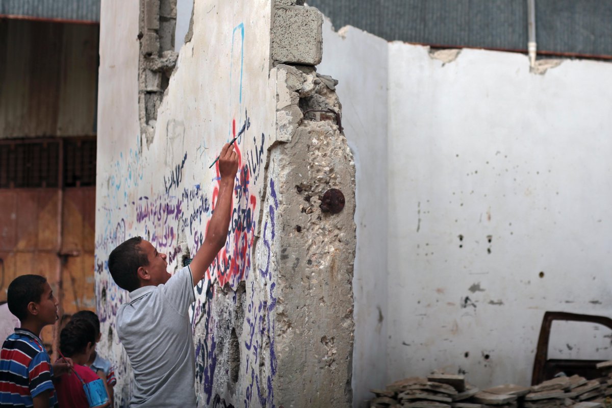 aptARTs's tweet image. AKUT/@Herakut arrived in #Gaza &amp;amp; jumped right into painting with the kids covering walls with color! @mercycorps