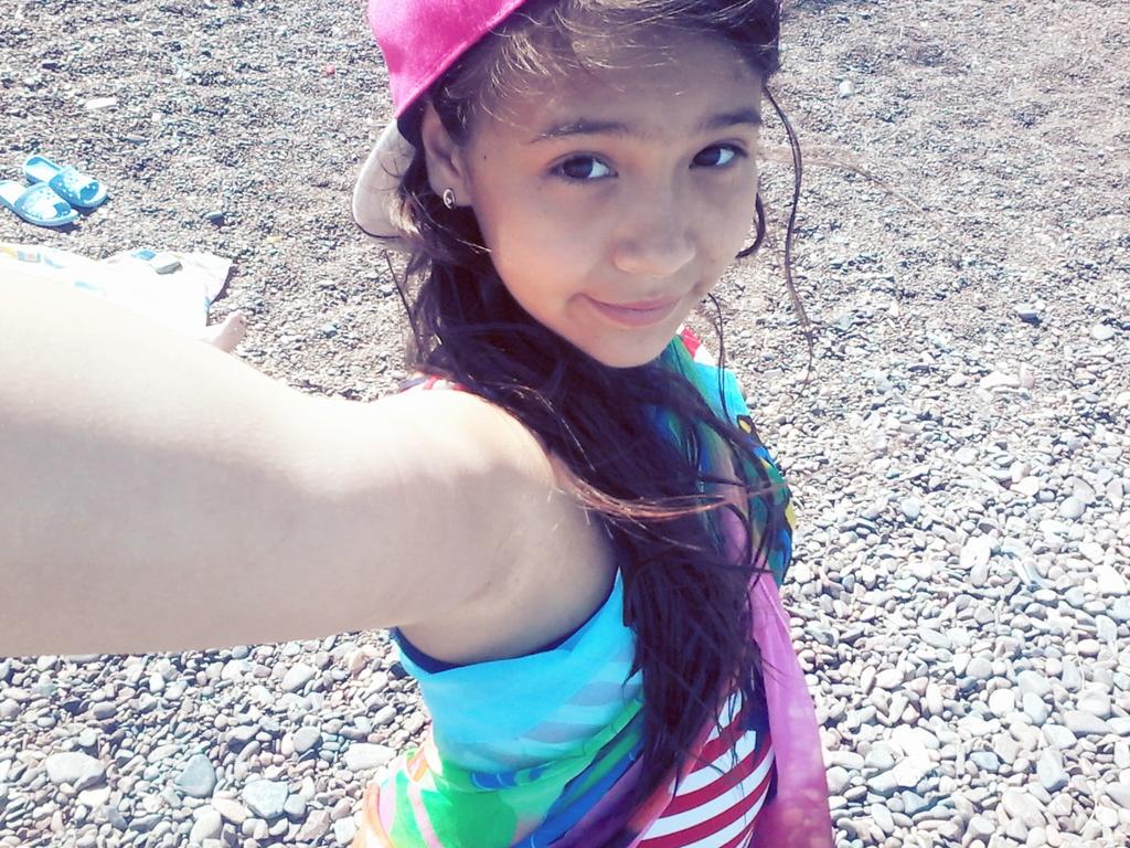 a2f4ffb02e4c475's tweet photo. Hello! Я накупалась! Было ооочень круто  я немного загорела^^. http://t.co/KzSd8NAgVr
