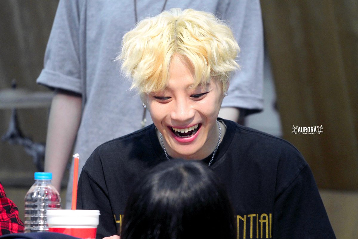 acianaurora's tweet photo. 150525 에이션 홍대 팬싸인회 로제이 #Acian #로제이 #의진 #LO_J #에이션 #RelAcian 
http://t.co/SkzmFie9RC
http://t.co/Ynqv9poBDq http://t.co/s38AAGrqjI