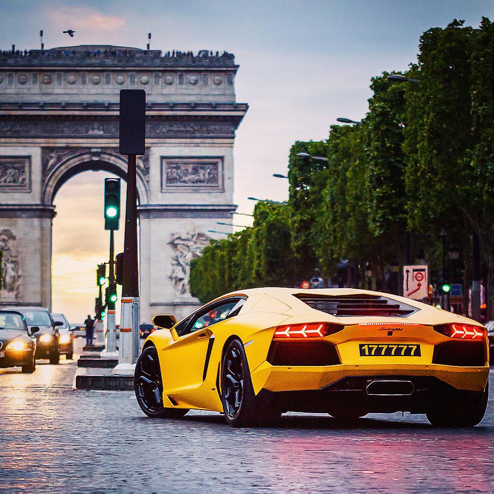 _OnlyCars's tweet image. Lamborghini Aventador sur l'une des plus belles avenues du monde 💯💯