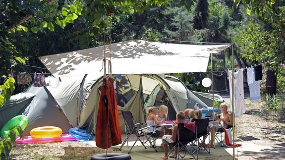 campingstarraco's tweet photo. RT “@ZONAcampista: Los campings nunca pasarán de moda http://t.co/mQ3Nzzf0qf @campingstarraco @CampingsTgna http://t.co/F1Pznf1BBI”