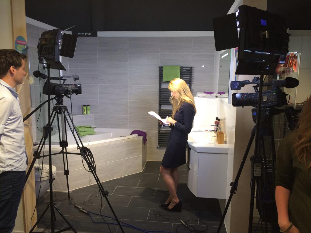 izweww's tweet photo. Draaidag bij @sanidirect_nl voor #izweww. Bedankt voor het beschikbaar stellen voor jullie mooie showroom. #RTL4 http://t.co/Za3YpxI3jE