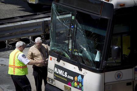 YahooNews's tweet image. Lincoln Tunnel bus crash that injured 18 people under investigation yhoo.it/1MoFijB