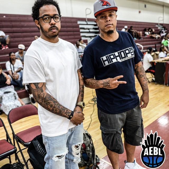 AEBLHOOPS's tweet image. #AEBLHoops scene @bart2.5 and #HHS87 #ATLDreamTeam Coach @eldorado2452 #HoopATL #TrueToAtlanta 📷: @jpearsonphotogra…