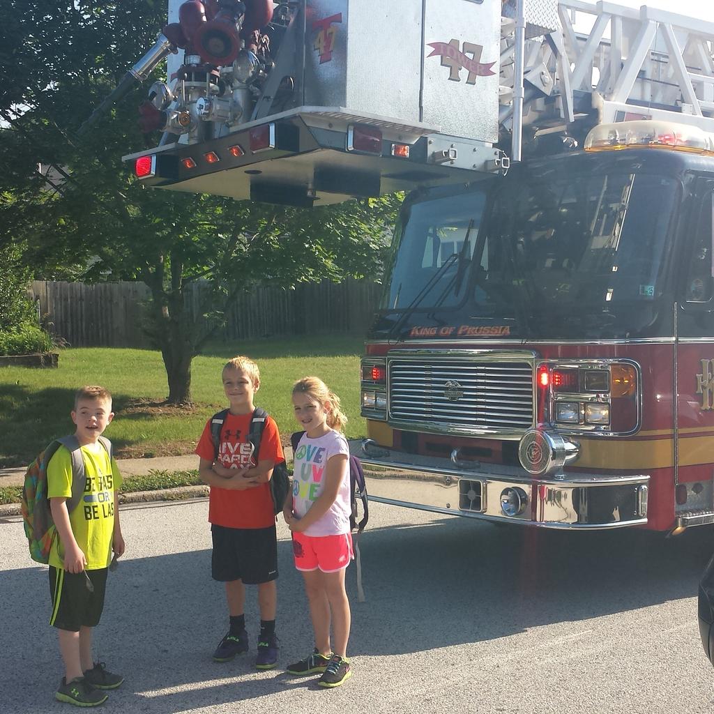 47kpvfc's tweet photo. Ride to @UpperMerionSD Caley Elementary in style for these guys today aboard @47kpvfc #tower47 http://t.co/uzwiZ3hqoQ