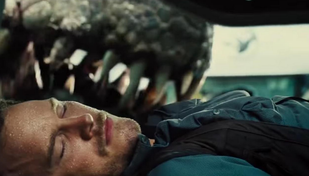 Telegraph's tweet photo. Review: Jurassic World ★★★★☆ 'as amazing as the original' http://t.co/bztFSiRZjX http://t.co/RqmPy1b6LC