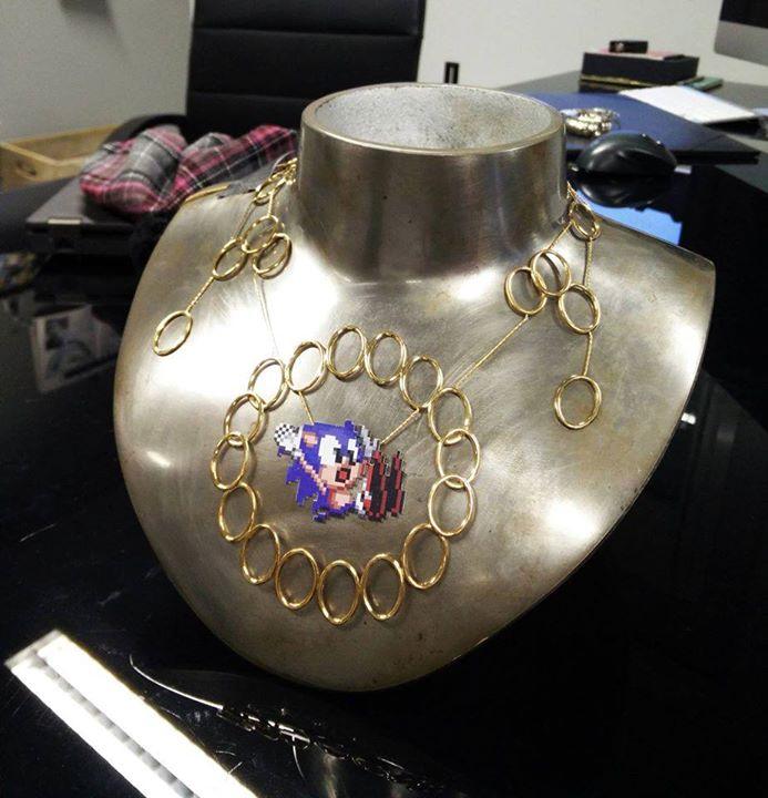 soldierkink's tweet photo. me: bae i bought u a necklace
bae: oh my god you shouldnt have
me: http://t.co/AhP4dX7gLz