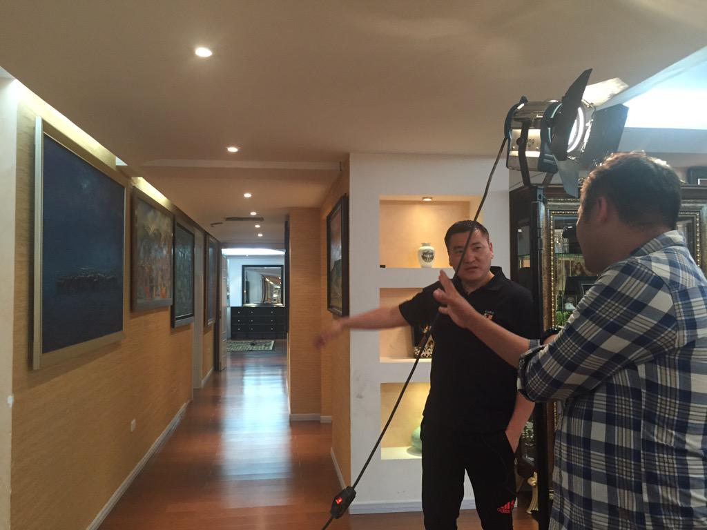 erdenebulganO's tweet photo. Video shooting hiij bna! Yaria id urgeljij bna http://t.co/ukMWARS2Qp