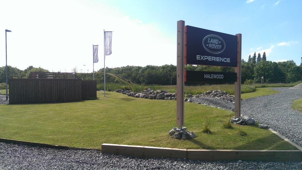 MakBeno's tweet photo. @LandRover tis quite an experience, almost killed the videographer. @Its_A_Goodwin http://t.co/89CJUlcjbp